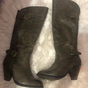 Leather boots from buckle